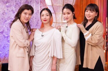 笹崎里菜アナ、華やか衣装でにっこり！透け感トップス＆真っ赤なスカート姿がおしゃれ