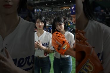 Miggy meets #MISAMO 🐧🐹🍑💙 #dodgers #losangeles #MINA #ミナ #SANA #サナ #MOMO #モモ #TWICE #MLBTokyoSeries