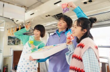 imase、サプライズ登場に伊藤万理華＆見上愛が驚き！　ピュレグミ新CMメイキング