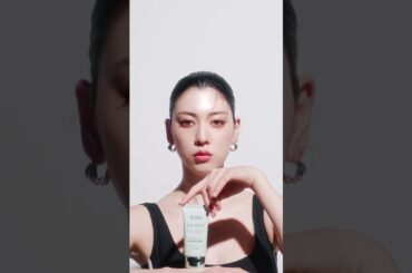 d‘Alba l ダルバ with 三吉彩花 [プレミアム・ヴィーガン、トーンアップサンクリーム "FIND YOUR COLOR" テクスチャーver.]