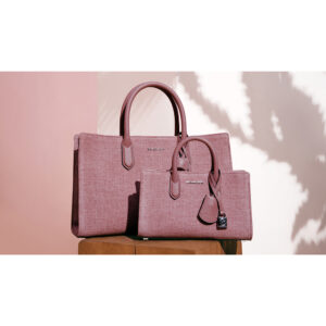 MICHAEL KORSのストアでバッグのデコレーションが体験できる『CHARMED BY SCARLETT』を開催！