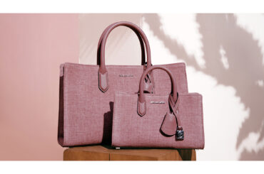 MICHAEL KORSのストアでバッグのデコレーションが体験できる『CHARMED BY SCARLETT』を開催！ - NYLON JAPAN