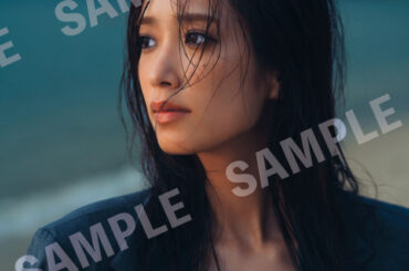 日向坂46佐々木久美、素肌×ジャケットの大胆ショット　生配信記念の限定ポスター公開 | ORICON NEWS | 国内海外のニュース