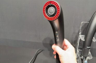 「ドライヤーから美容液ミスト」ってどういうこと？ 乾かしながらうるおい与える「SHOWER DRYER」登場 | GetNavi web ゲットナビ