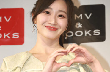 カレンダー発売記念イベントを行った潮紗理菜（撮影・中島郁夫）