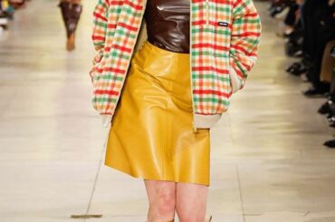 【ルック】ミュウミュウが2025年秋冬コレクションをパリで発表 | FASHION | FASHION HEADLINE