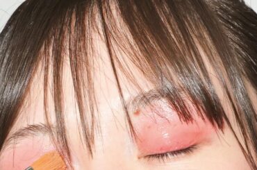 桜カラーで楽しむ、シックな大人メイク | Vogue Japan