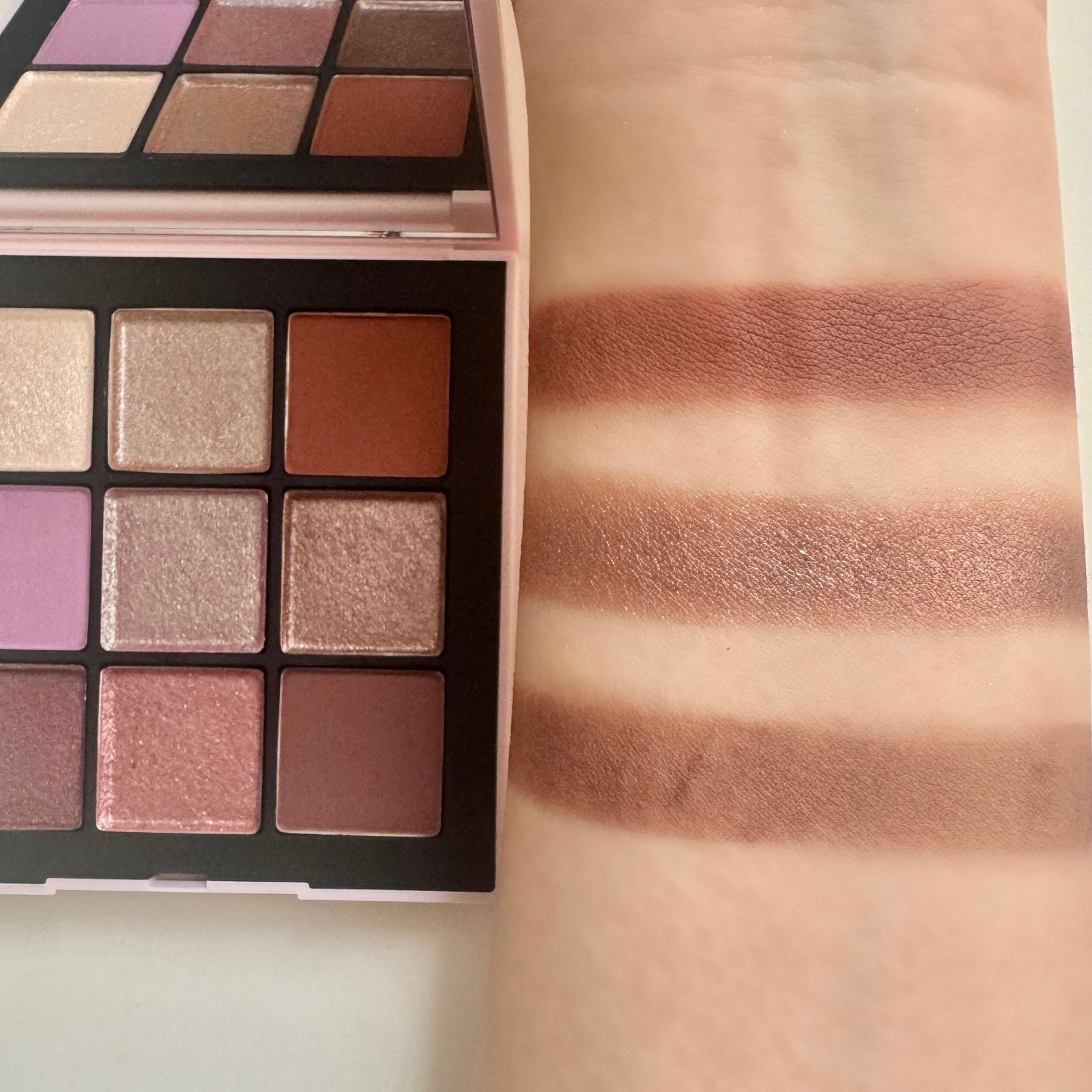 アフターグロー テンプティング アイシャドーパレット ¥7700