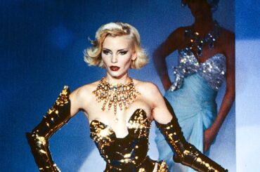 伝説のスーパーモデル、ナジャ・アウアマン（54）が語る、現役時代の葛藤とデジタル・ドリーム | Vogue Japan