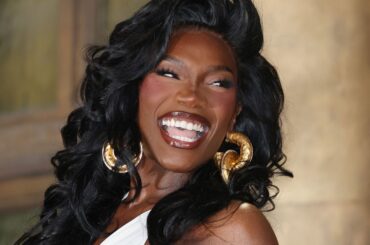 ドーチーが「ドン底」から「美アイコン」へ。パリコレのビューティー七変化 | Vogue Japan