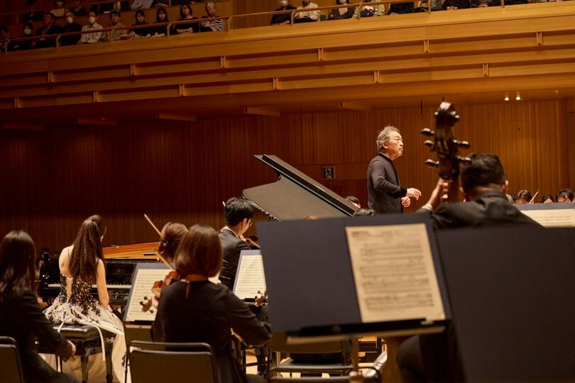 3月2日、特別演奏会で、チョン・ミョンフン氏の指揮のもと、息の合った演奏を披露する日韓両国のオーケストラ＝上野隆文撮影(c)KOREA WAVE