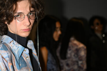 「ハトラ」の“瞬く”服　15年目でたどり着いた“リミナルウエア”の完成形 - WWDJAPAN