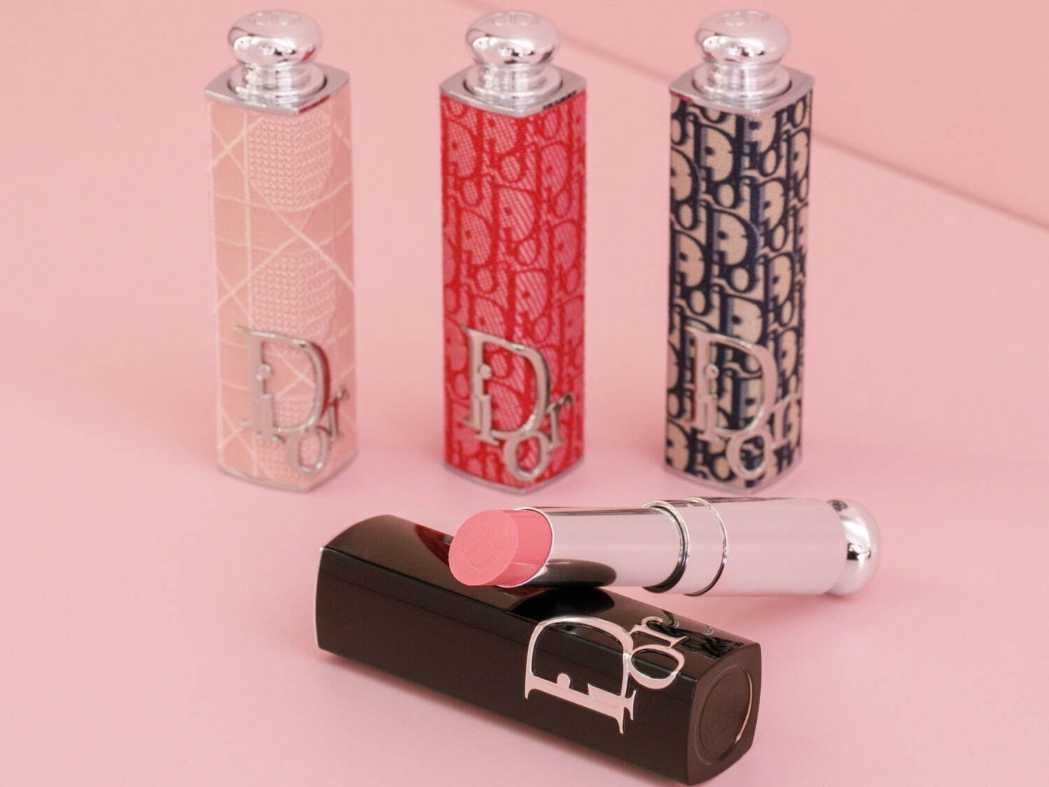 左上から) ディオール アディクト クチュール リップスティック ケース チュチュ、ピンクマニア、ディオール オブリーク 各5,280円
ディオール アディクト リップスティック 212 5,720円