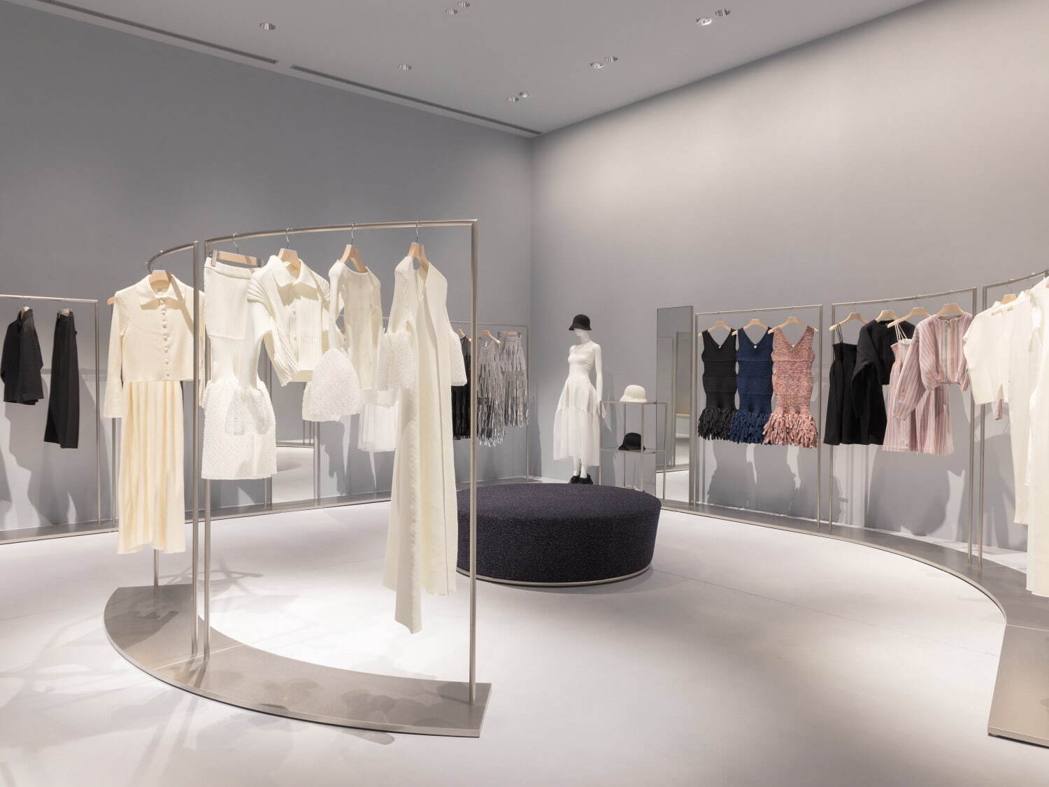 CFCL“壺型”ニットカーディガン＆スカートがボーダー柄に、グラングリーン大阪の初路面店限定で｜写真10