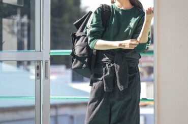 デニムのジャンプスーツは腰巻きしてアレンジすると新鮮！【FUDGE FRIEND おしゃれさんの毎日コーディネート vol.523｜うさみ】 | FUDGE FRIEND | ファッション