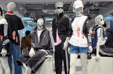 道玄坂近くの「アディダス」渋谷店、Z世代狙うファッション強化のトレンド発信地に - WWDJAPAN