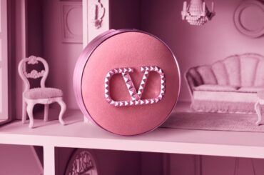 ヴァレンティノ ビューティ25年夏コスメ、“ベルベット×ピンクスタッズ”の人気クッションファンデ - ファッションプレス