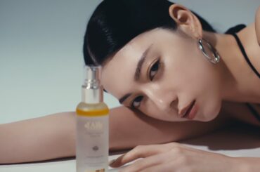 d‘Alba l ダルバ with 三吉彩花 [プレミアム・ヴィーガン、セラムをスプレーする]