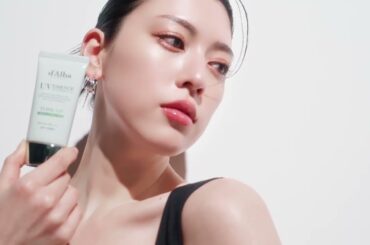 d‘Alba l ダルバ with 三吉彩花 [プレミアム・ヴィーガン、トーンアップサンクリーム "FIND YOUR COLOR"]