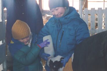 牧場しぼり　黒木華「生ミルク牧場から ～似てきたね～」篇（30”）