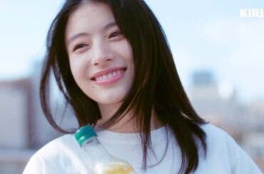 出口夏希が見せるリラックスした表情　新シーズンに始めたいことは「なんか激しい運動がいい！」　「キリン 生茶」新CM「きもちよさ、と生きていく」篇