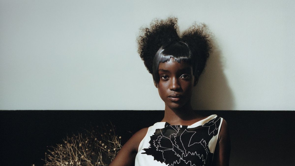 圧巻のヴィンテージピースと紐解く、時を超え巡るモードの美学 | Vogue Japan 圧巻のヴィンテージピースと紐解く、時を超え巡るモードの美学 | Vogue Japan