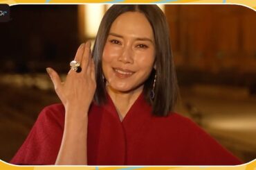 中谷美紀「青みの赤が印象的」な鮮やかなセットアップコーデ　アンバサダー務める「ディオール」ショーへ