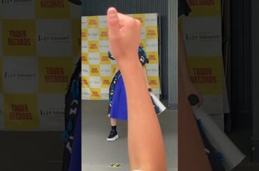 じゃんけんの結果が分からなくなった仲間に、歌詞が変わるからちゃんと判定して欲しいと思ってるリーダー #豆柴の大群 #クロちゃん #水曜日のダウンタウン #アイカ・ザ・スパイ#ナオ・オブ・ナオ