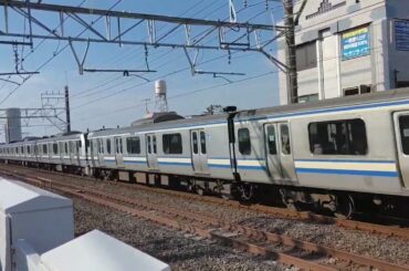 下総中山駅を最高速度で通過 総武線下総中山駅を高速通過する総武快速線E217系快速千葉行き