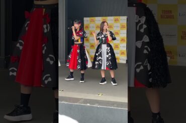 曲の説明をプロデューサーにして貰えて、安心するアイドルたち。 #豆柴の大群 #クロちゃん #水曜日のダウンタウン #アイカ・ザ・スパイ#モモチ・ンゲール