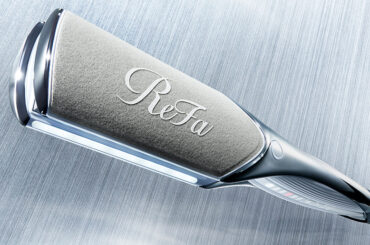 ReFa、ワンストロークでうねり整う最新ヘアアイロン！従来比で別格のストレート実現「ReFa POWER STRAIGHT IRON PRO」