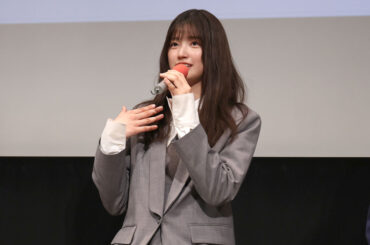 乃木坂46五百城茉央、制服はグレー基調も全員違う！サスペンダー2個付けやコートのような…【見直しポイント】：マピオンニュースの注目トピック - Mapion