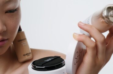 「乳液」をファンデに混ぜてツヤ肌に | Vogue Japan