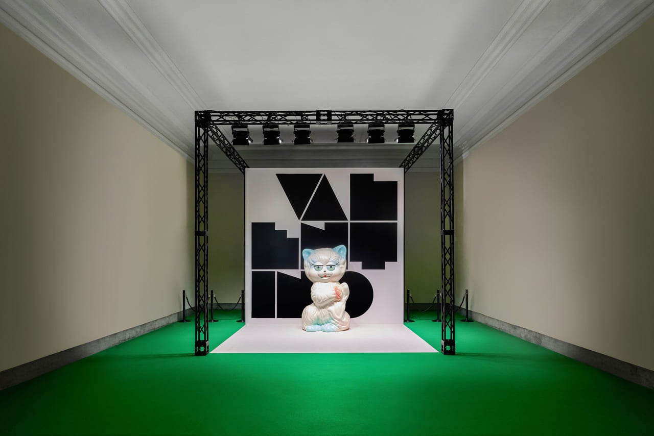 メゾンヴァレンティノ　新作　ポップアップ　ビジュアル