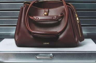 ロエベからやわらかな台形のシルエットを描く新作バッグ「マドリード」が登場 | FASHION | FASHION HEADLINE