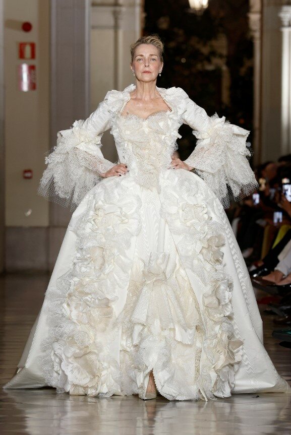 'ヴィヴィアン・ウエストウッド ブライダルコレクション2026 'のオープニングルック