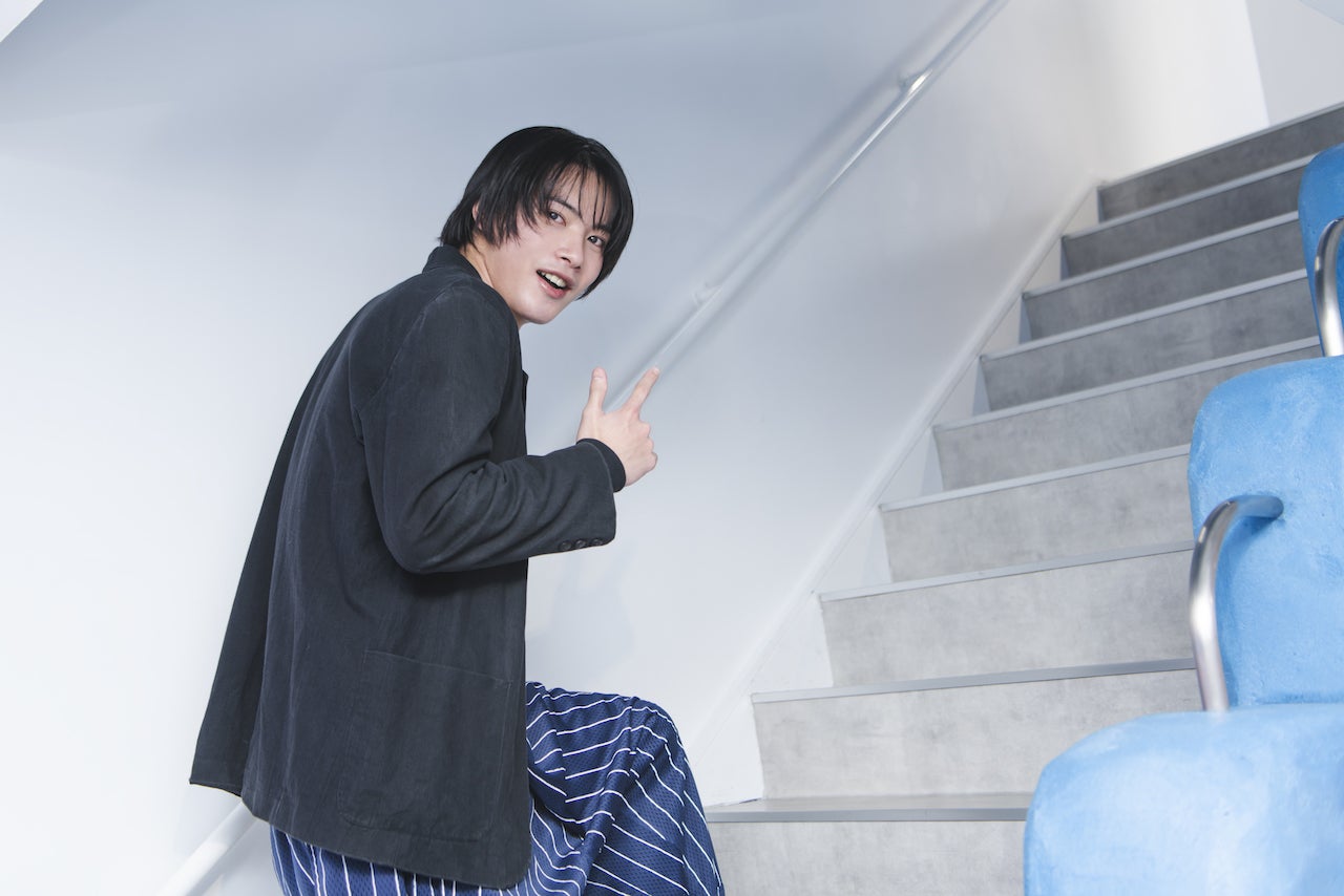 fwee アジト　階段を登って2階に行く中塚