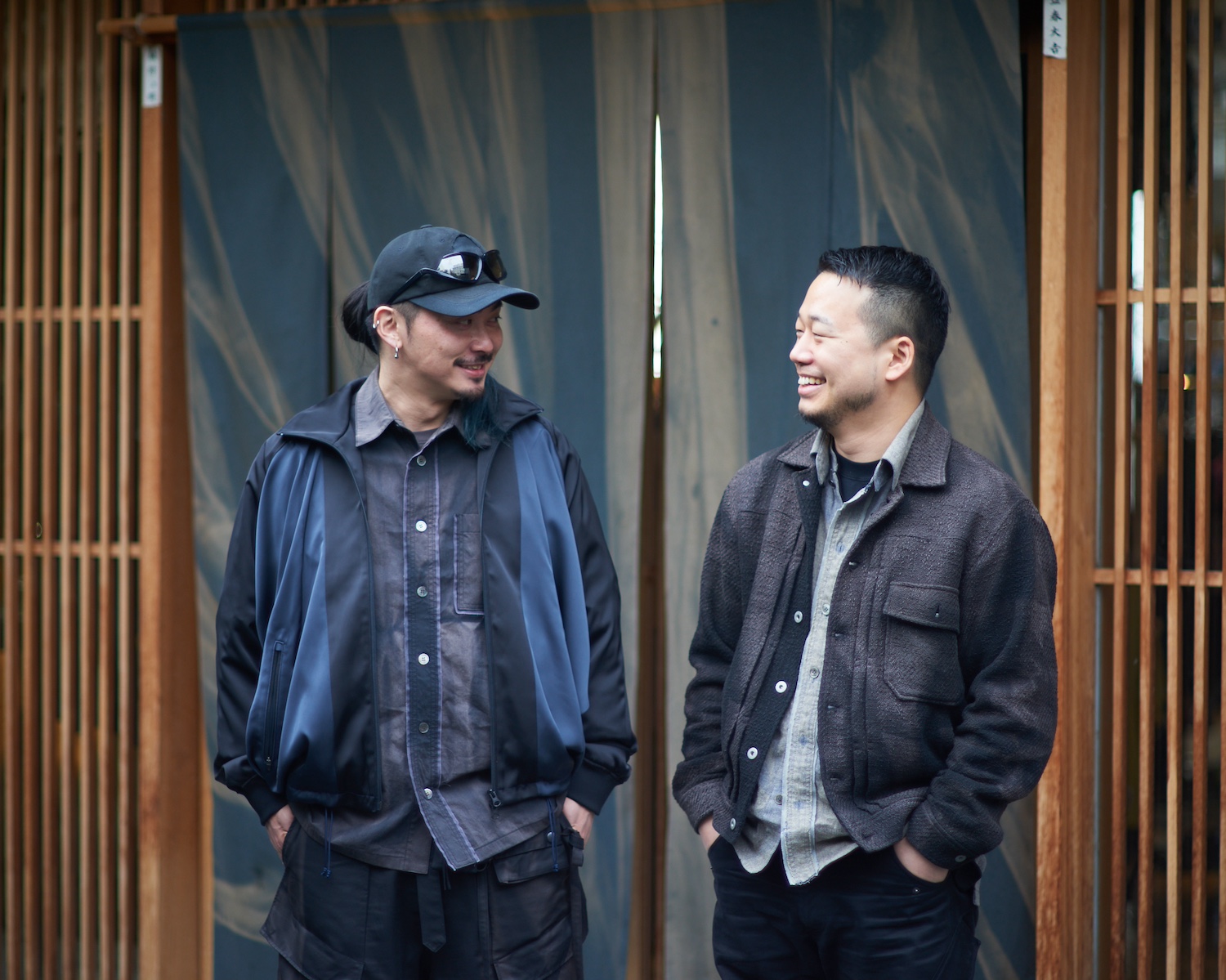 「グレイト」のYosh（左）とデザイナーのジヨン・キム 