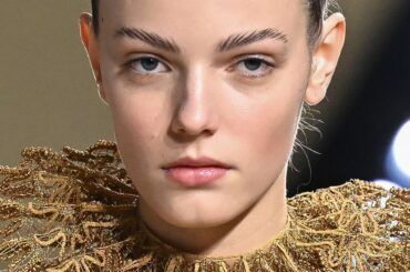 メットガラ2025ビューティー予測——“毛束強調”アイブロウ | Vogue Japan