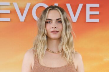 コーチェラで見つけた！湿度に負けないナチュラルウェーブ【ファッション賢者たちのヘアアレンジ術】 | Vogue Japan