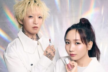 シュウ ウエムラの新アンバサダーに音楽ユニットYOASOBIが就任。ビジュアルとムービーの公開も！ | Vogue Japan