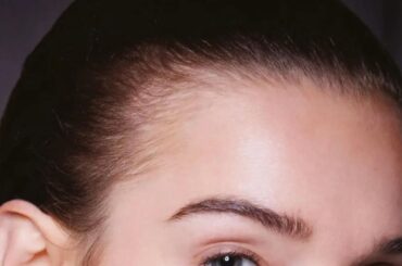 汗や皮脂をブロック！ 涼しげ美肌が叶うベース3選 | Vogue Japan