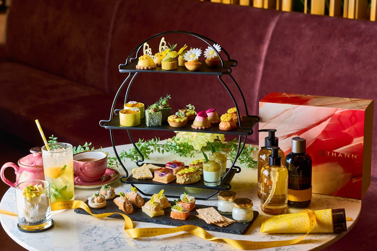 「ボタニカル・ブリーズ・アフタヌーンティー with タン」
アフタヌーンティー 1名 8,396円、スペシャルドリンク付きアフタヌーンティーセット 1名 9,596円