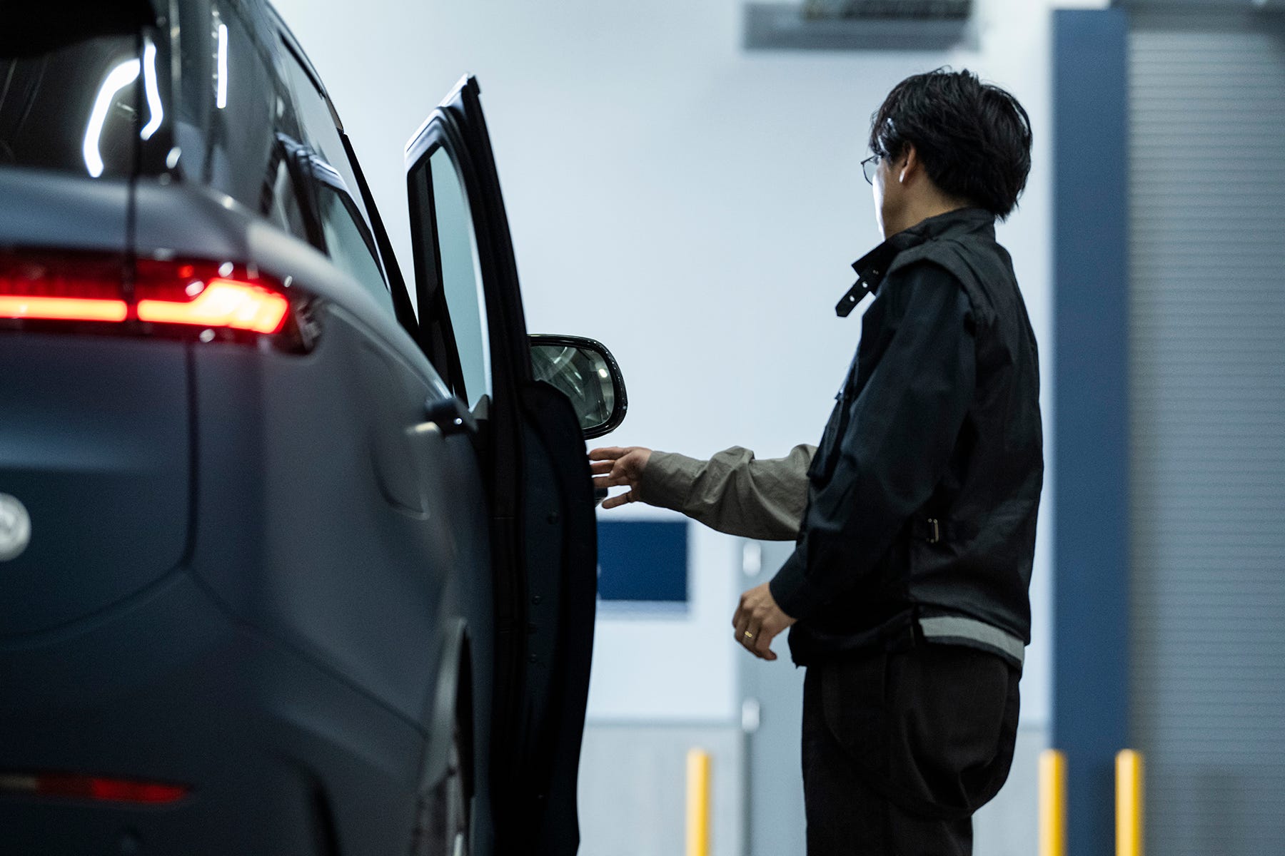 森田晃嘉が「レンジローバー スポーツsv エディション2」で 向かうファッションとその未来