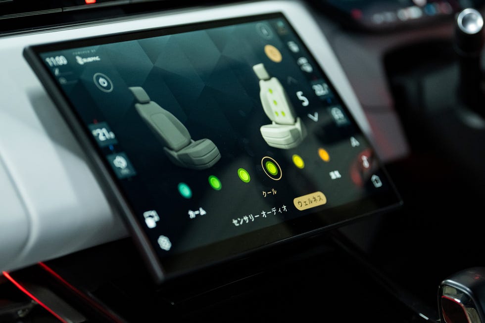 森田晃嘉が「レンジーローバースポーツsv」で 向かうファッションとその未来