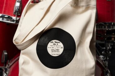 A.P.C.の根幹にある「音楽」をデザインした MUSIQUE CAPSULE COLLECTION が登場 | FASHION