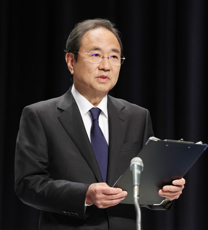 第三者委員会の調査結果公表を受け、記者会見するフジテレビの清水賢治社長＝2025年3月31日午後、東京都港区