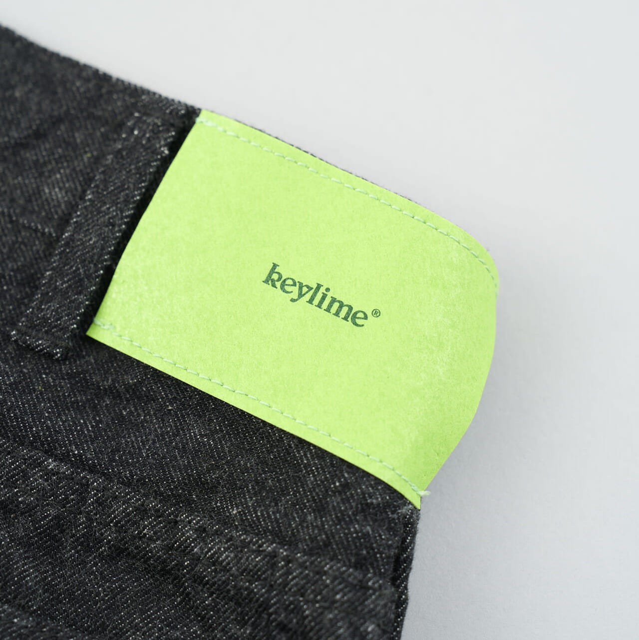 スタイリストが買ってよかった「keylime」のデニムパンツのパッチの寄り