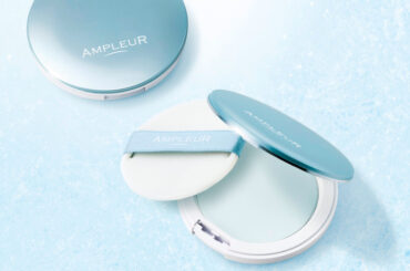 【2025年夏コスメ】アンプルールの“ひんやりUVパウダー”が今年も限定登場 - WWDJAPAN