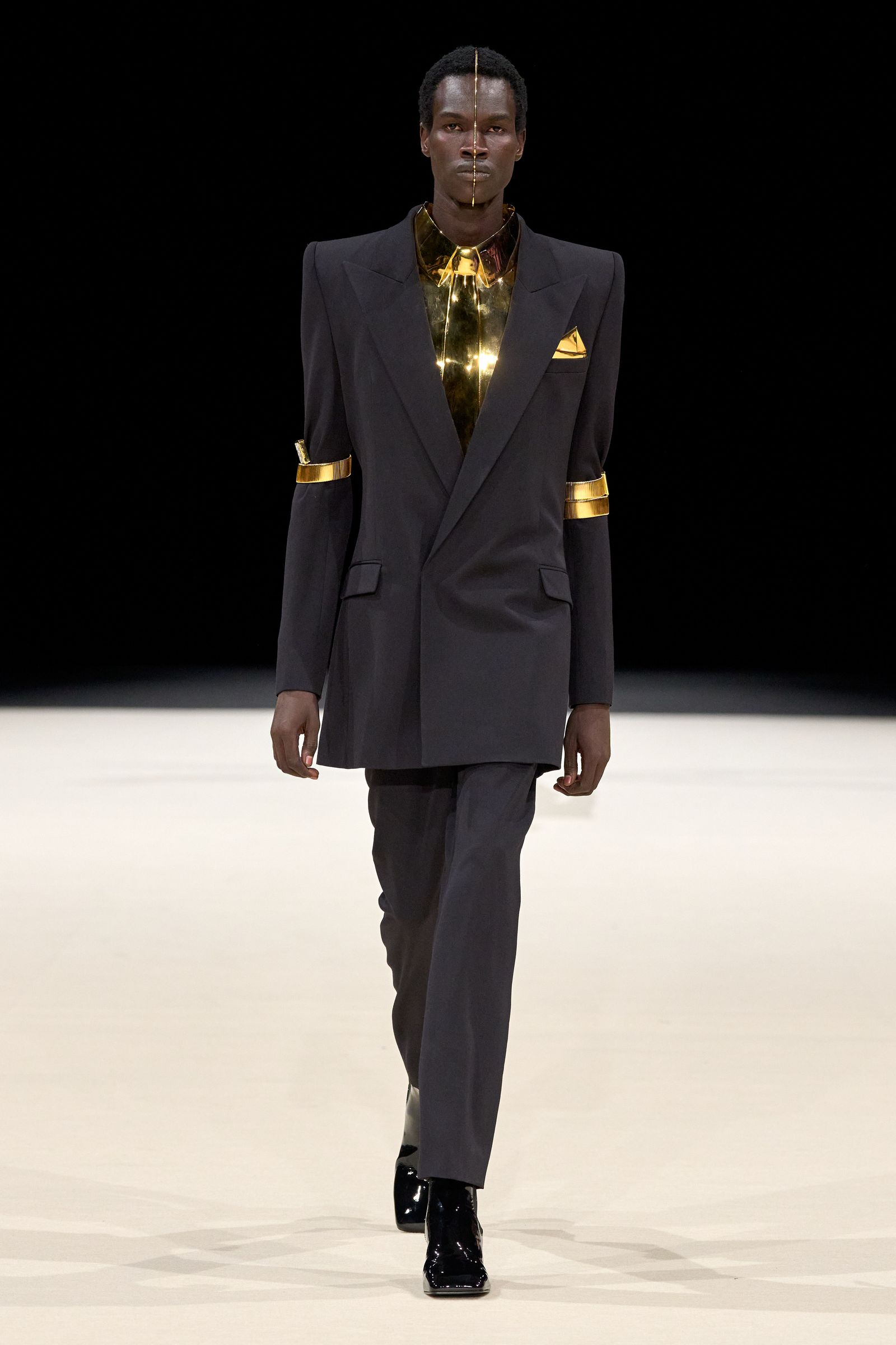 バルマン by オリヴィエ・ルスタン 202425年秋冬メンズコレクションより。